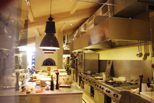 Impianto di aspirazione immissione aria cucina di noto ristorante fiorentino